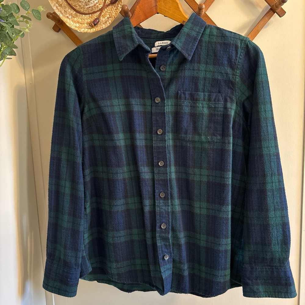 L.L. Bean fitted button up